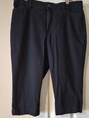 St John's Bay Ladies Black Capris